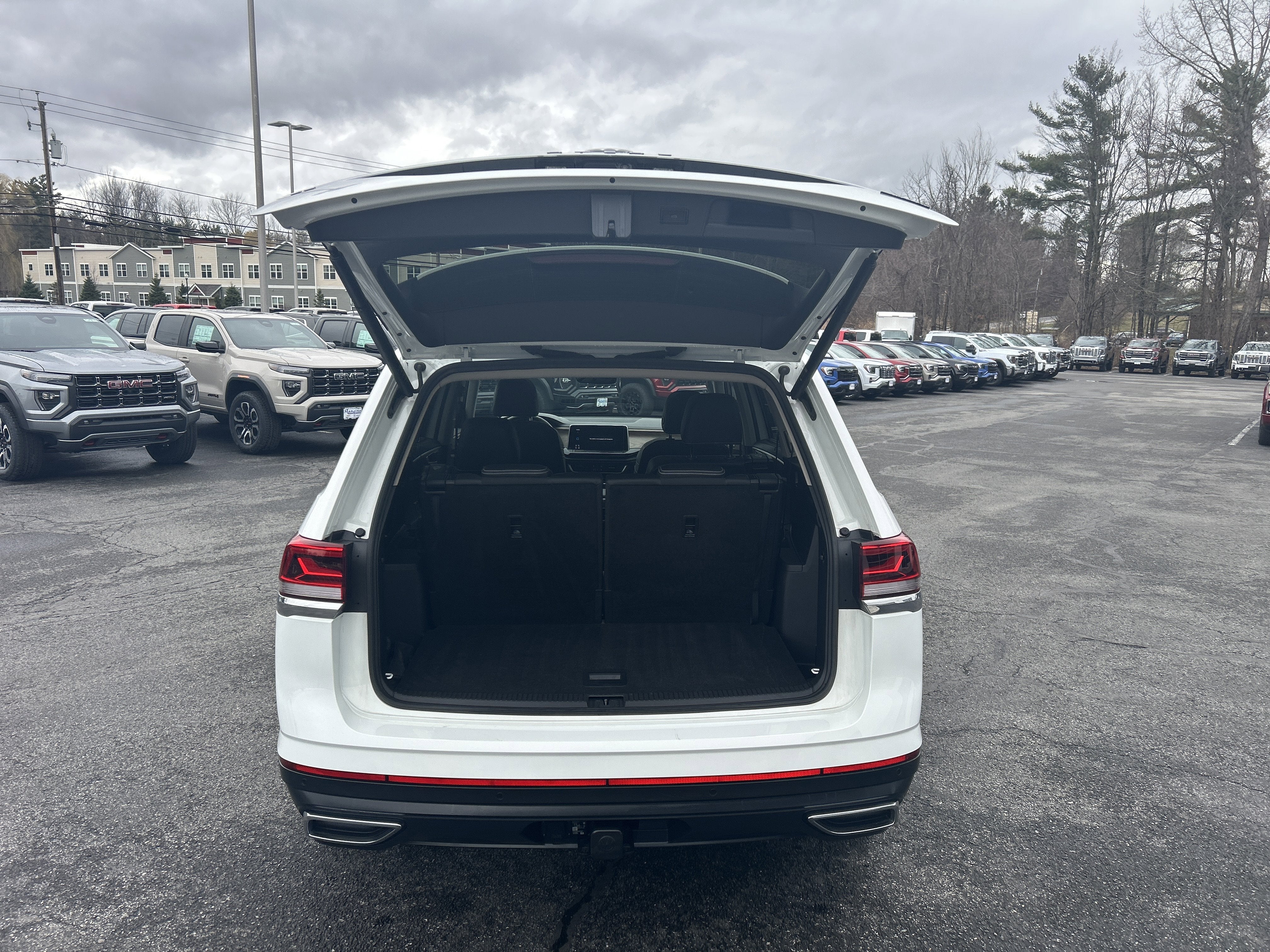 2025 Volkswagen Atlas 2.0T SE w/Technology