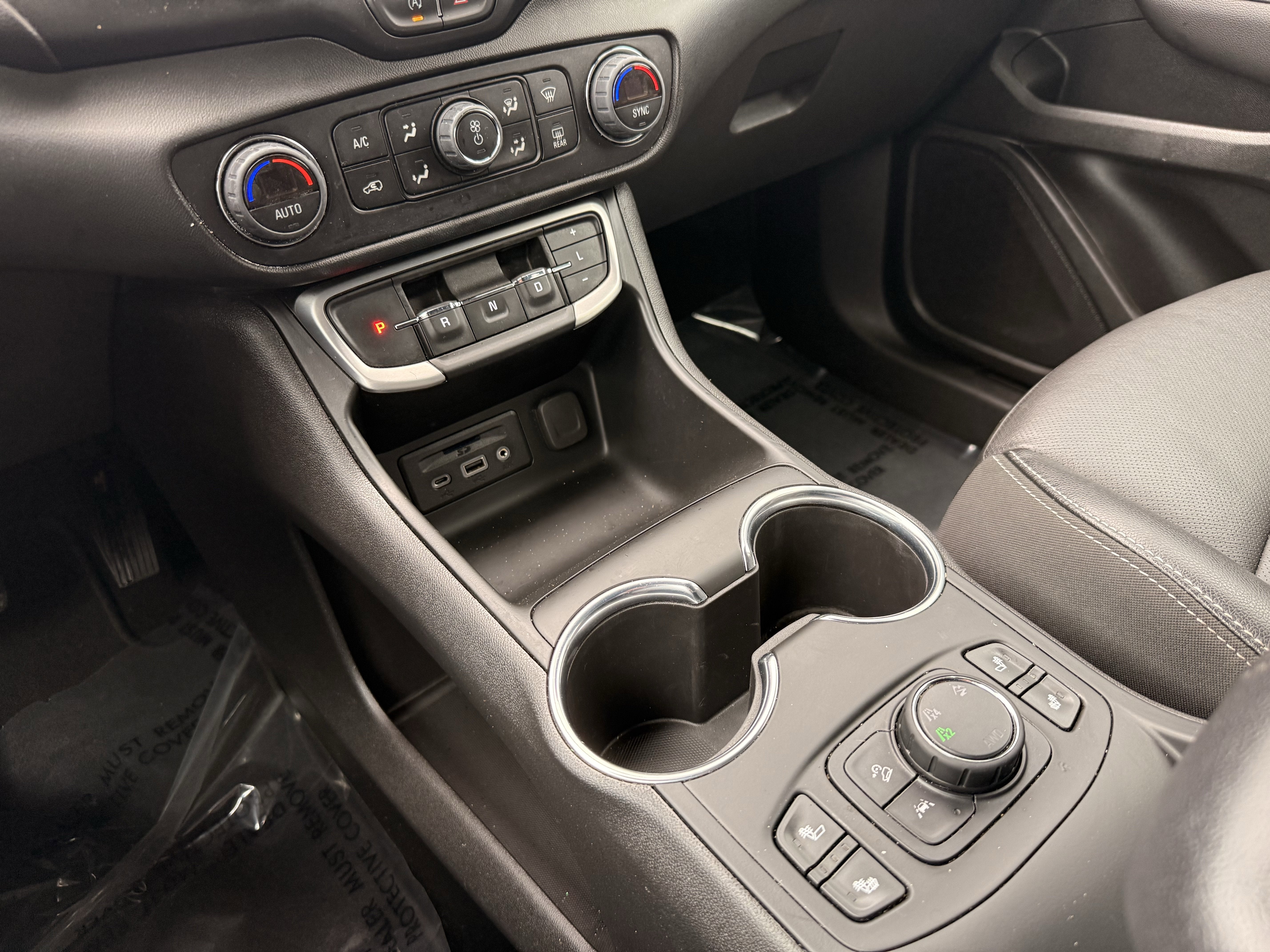 2023 GMC Terrain SLT