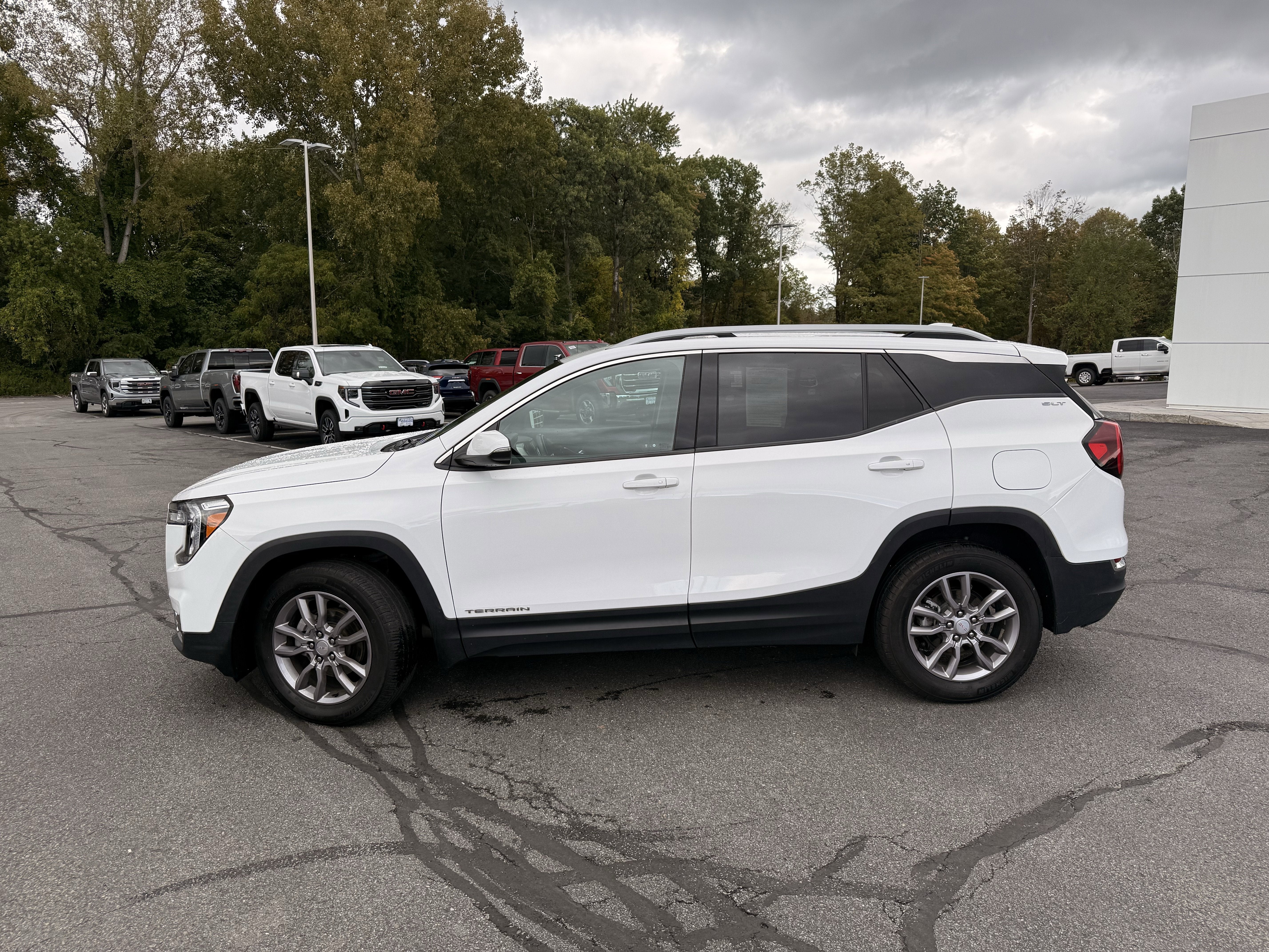 2023 GMC Terrain SLT