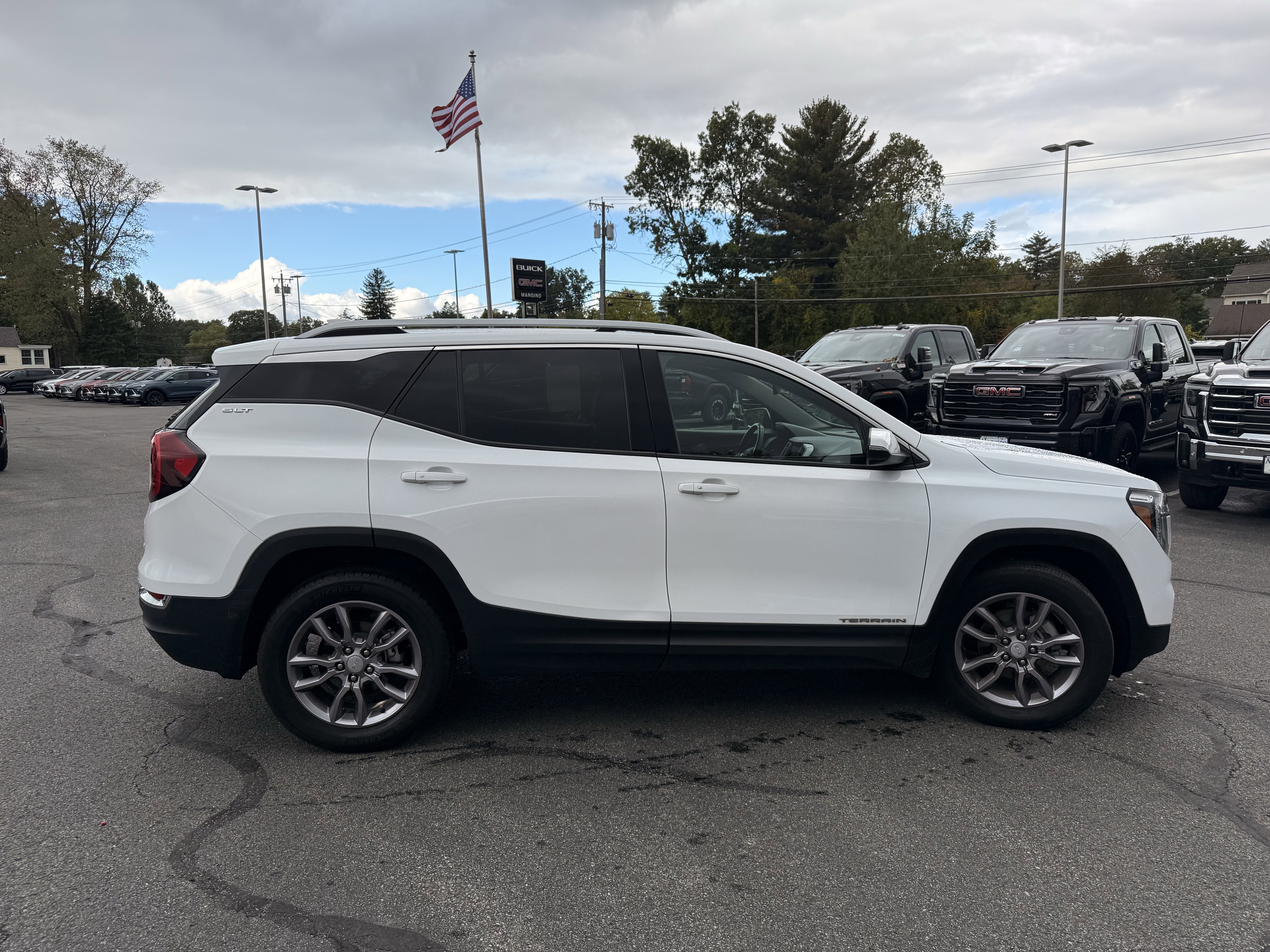 2023 GMC Terrain SLT