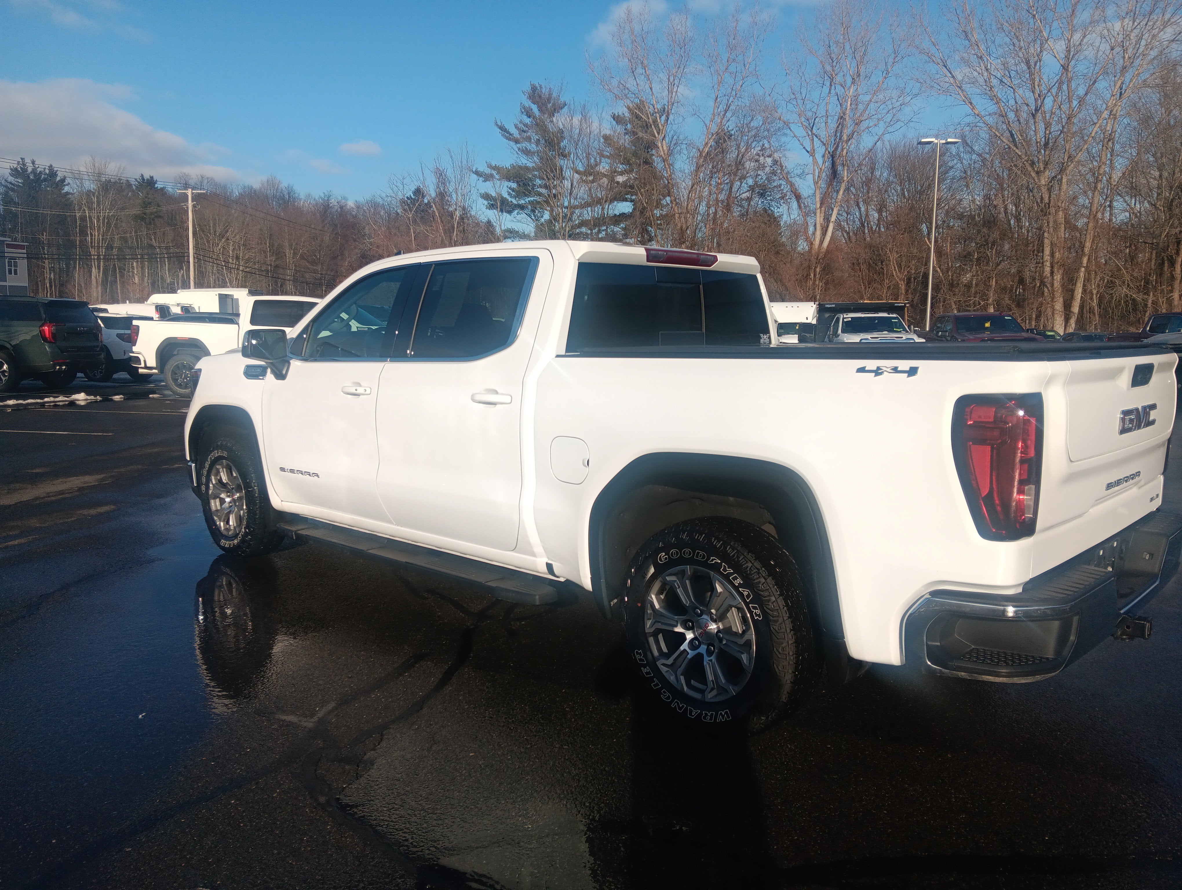 2024 GMC Sierra 1500 SLE