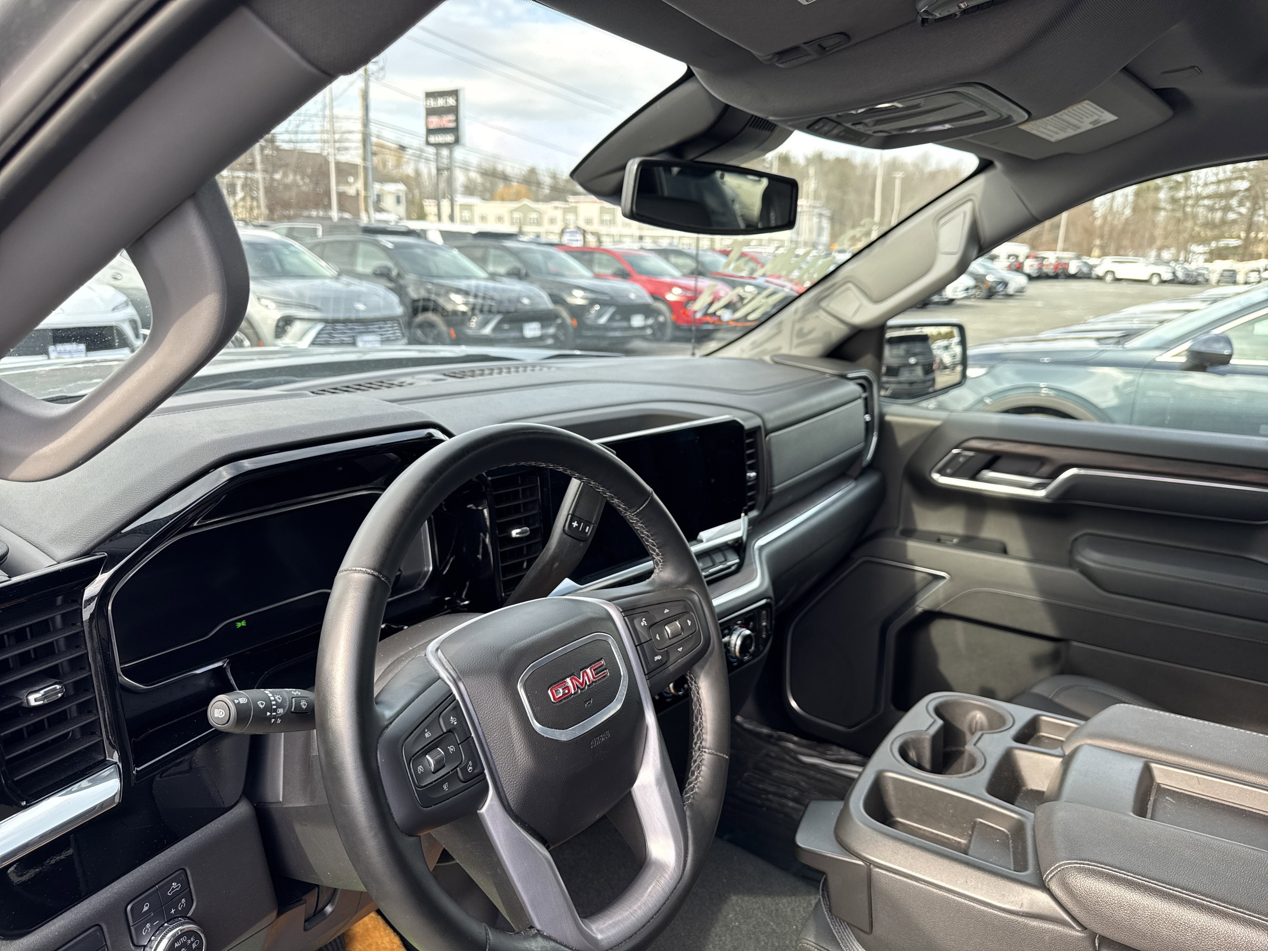 2025 GMC Sierra 1500 SLT