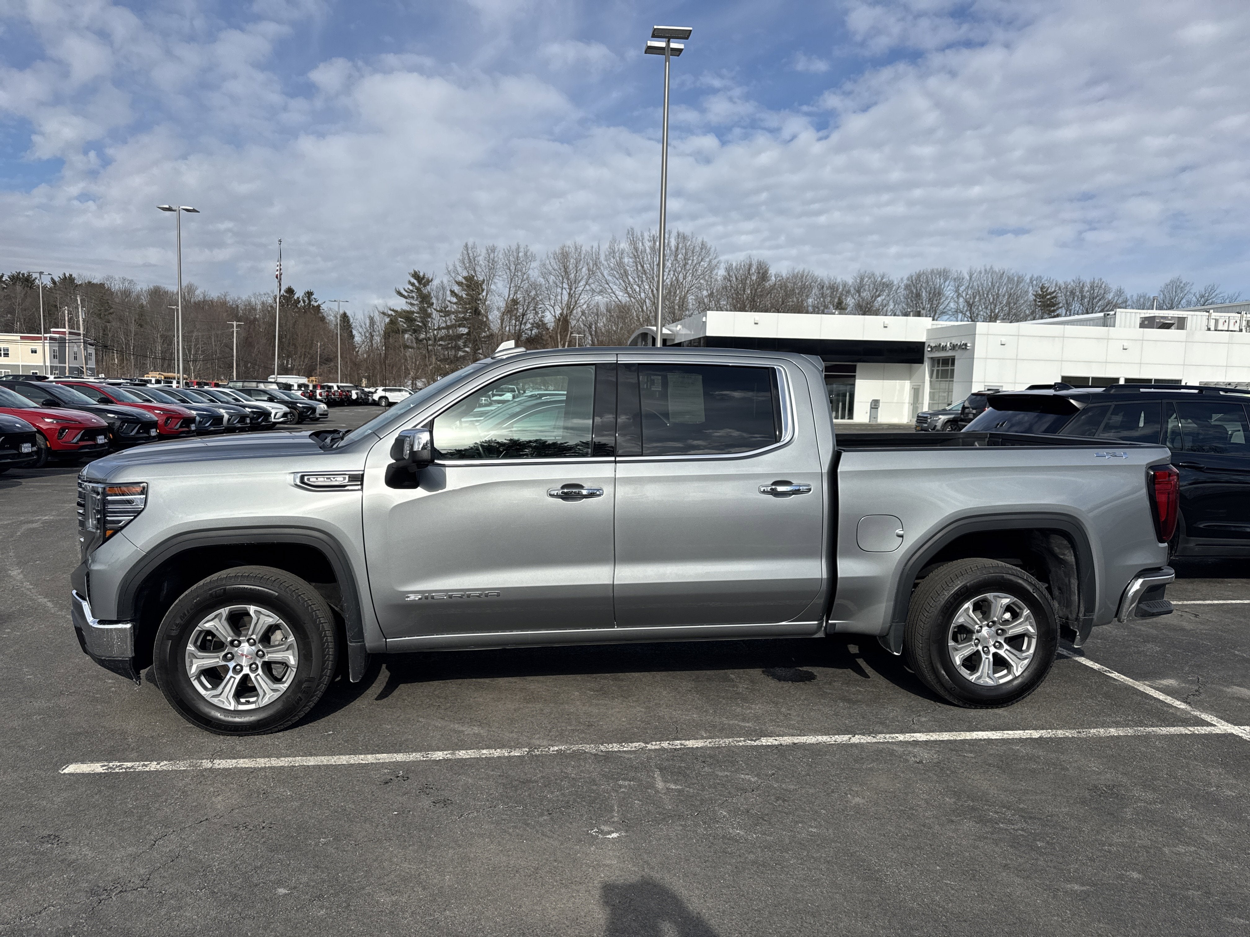 2025 GMC Sierra 1500 SLT