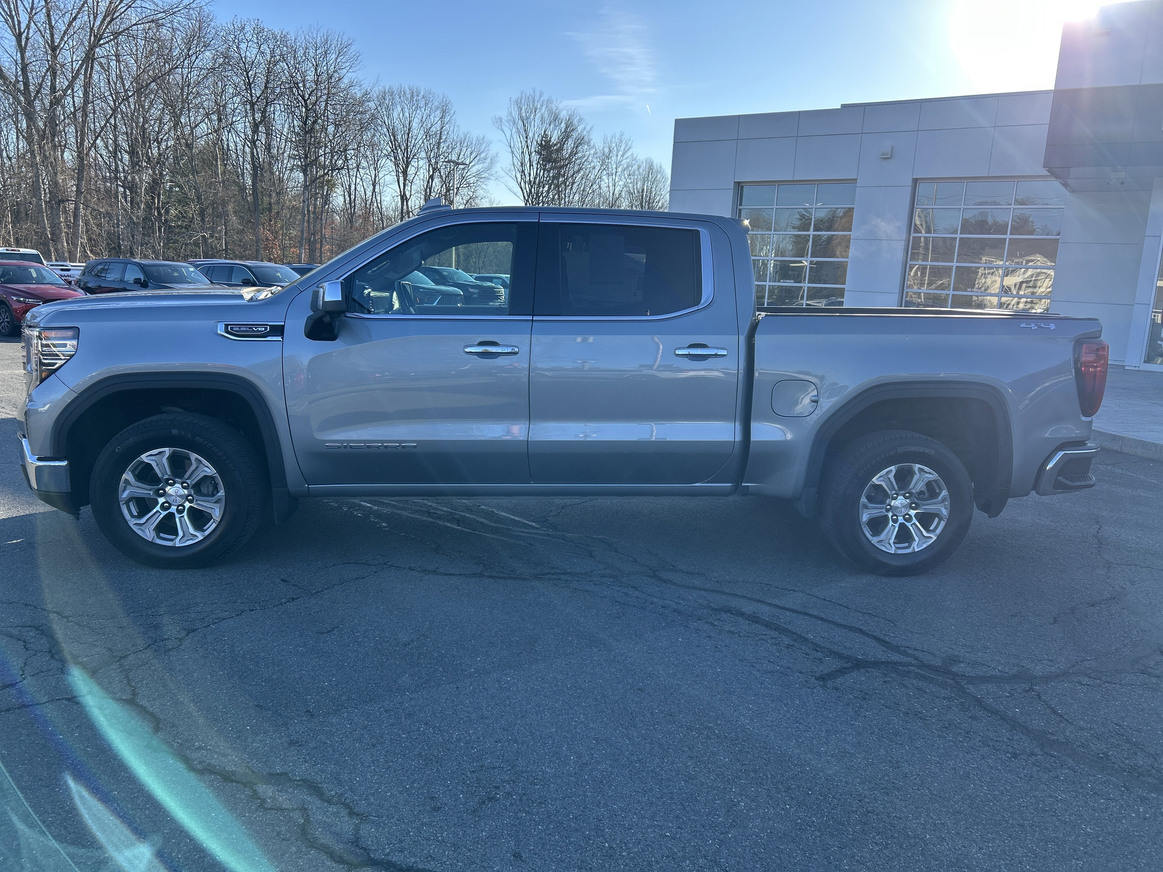 2025 GMC Sierra 1500 SLT