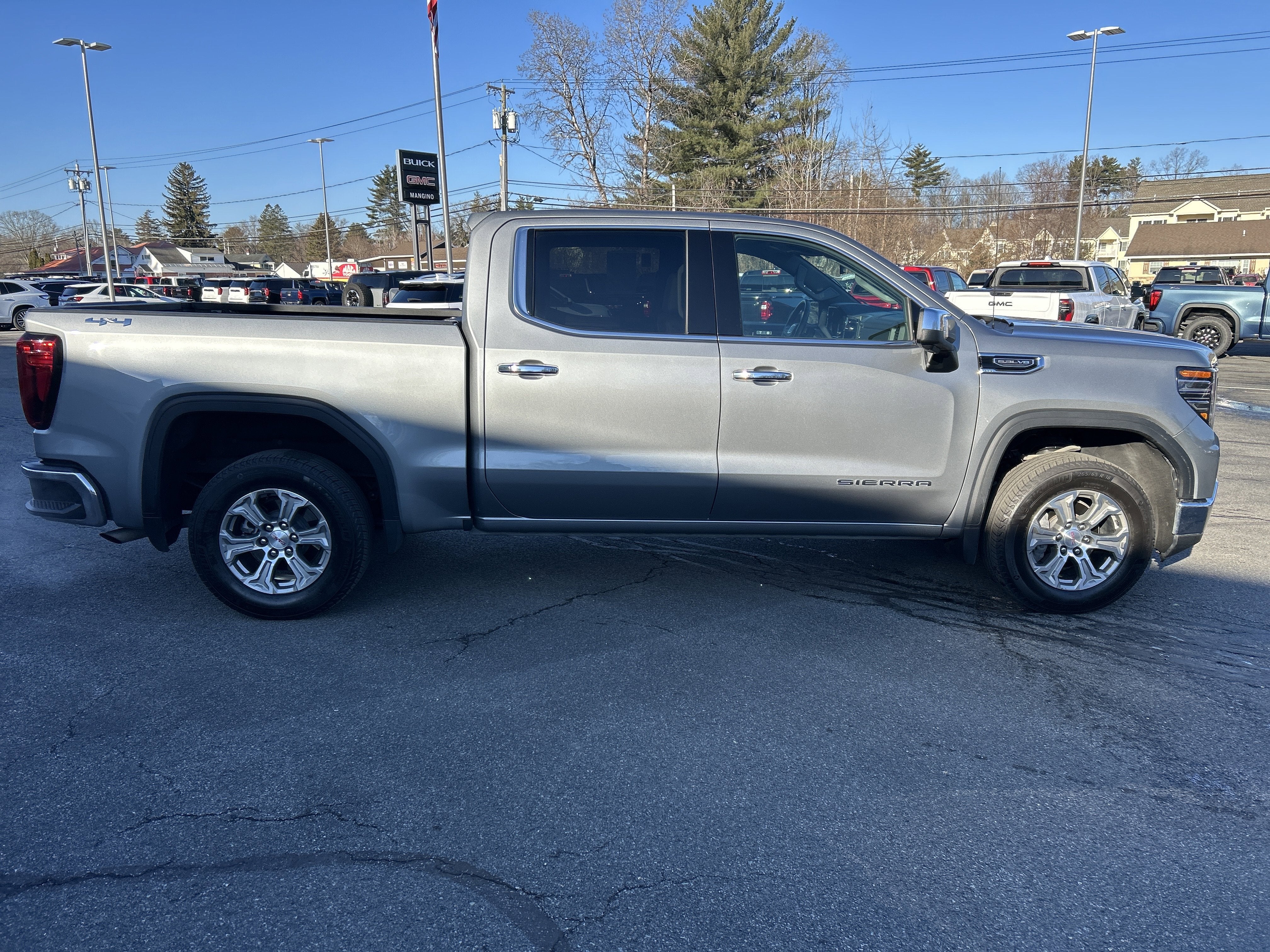 2025 GMC Sierra 1500 SLT