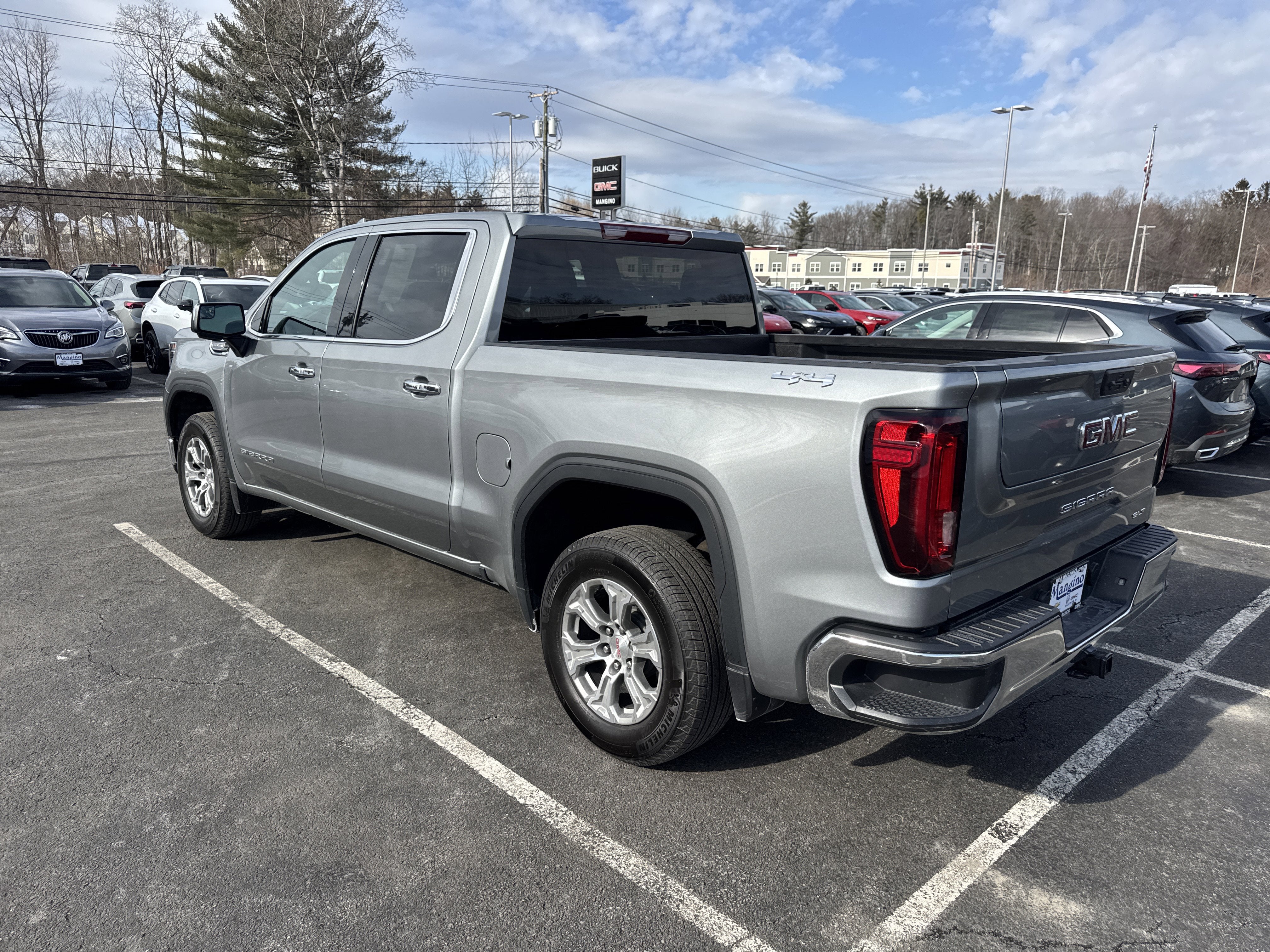 2025 GMC Sierra 1500 SLT