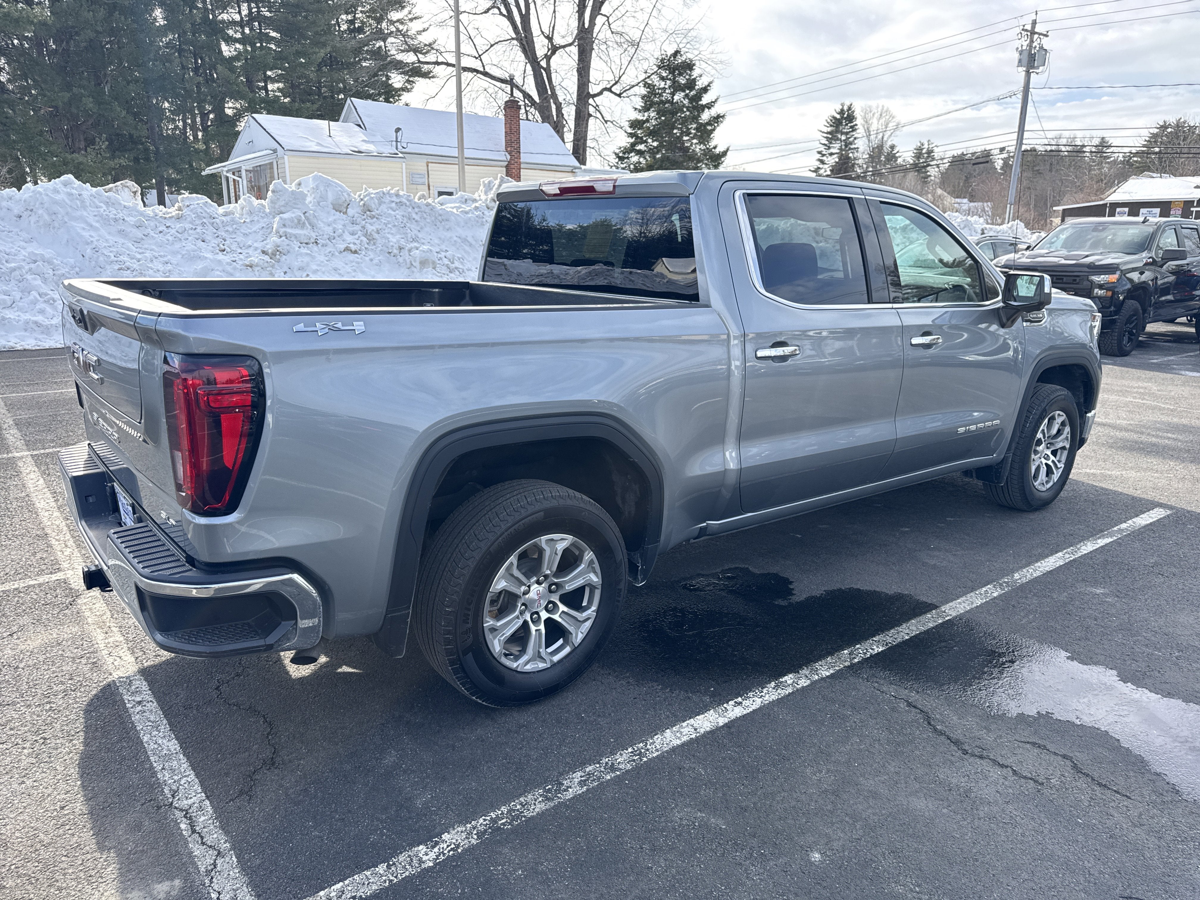 2025 GMC Sierra 1500 SLT