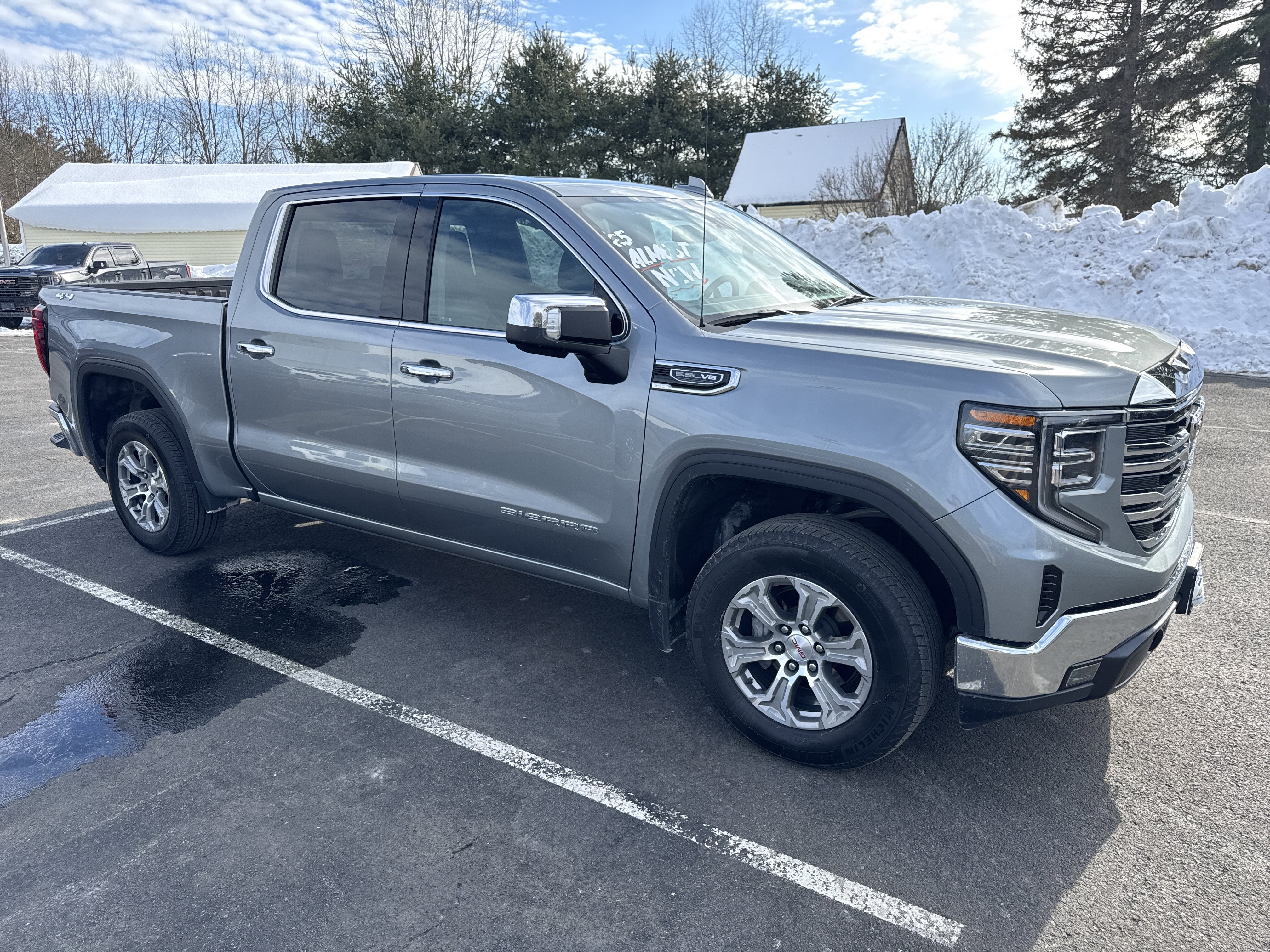 2025 GMC Sierra 1500 SLT