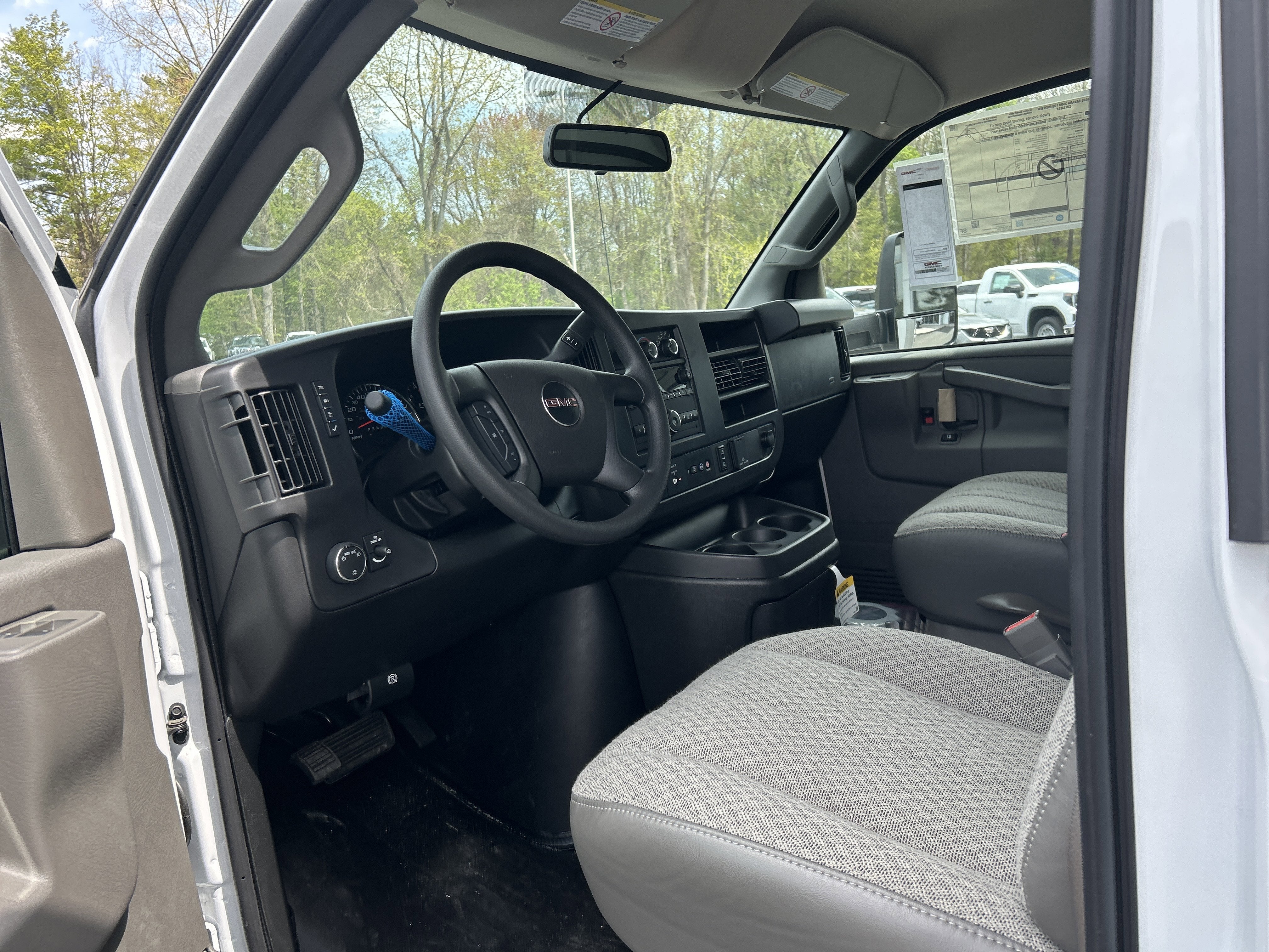 2026 GMC Savana Cutaway 3500 1WT