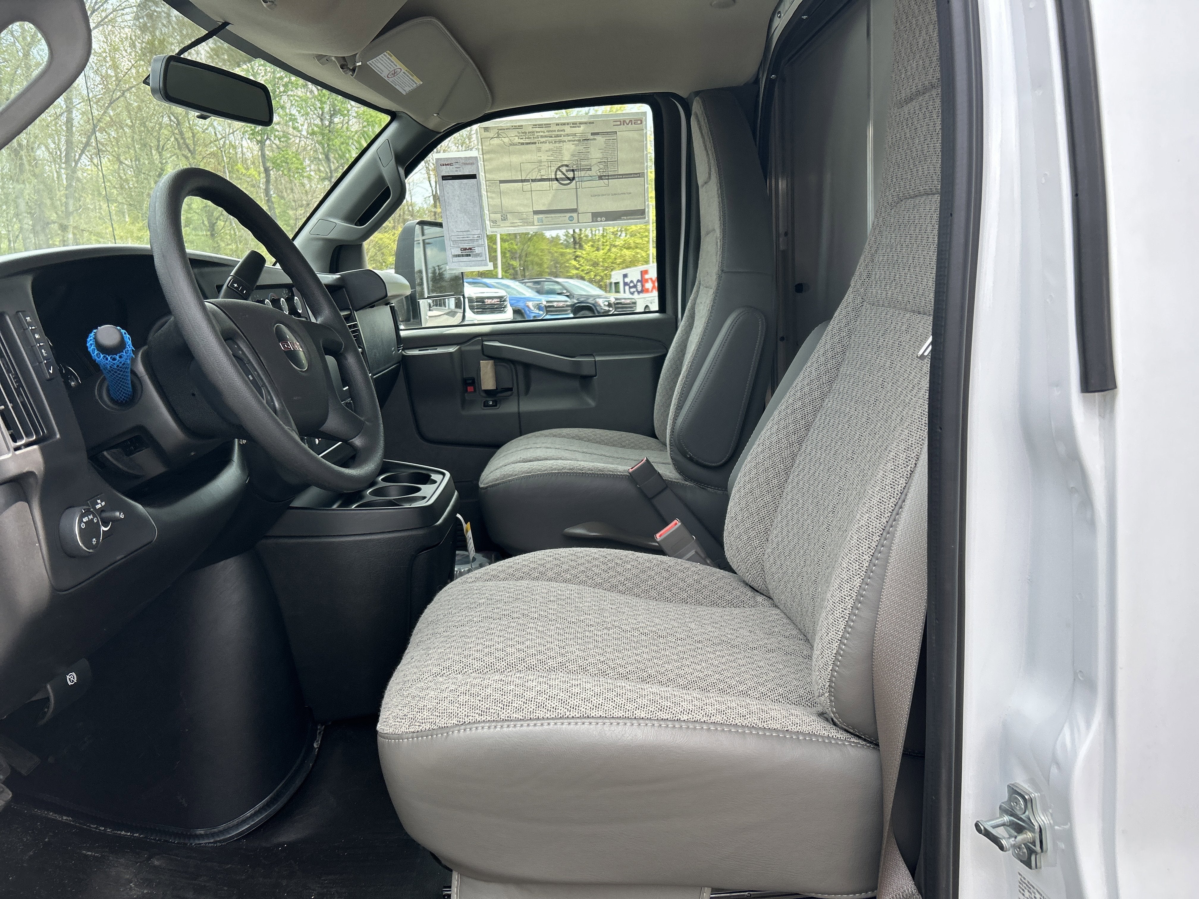 2026 GMC Savana Cutaway 3500 1WT