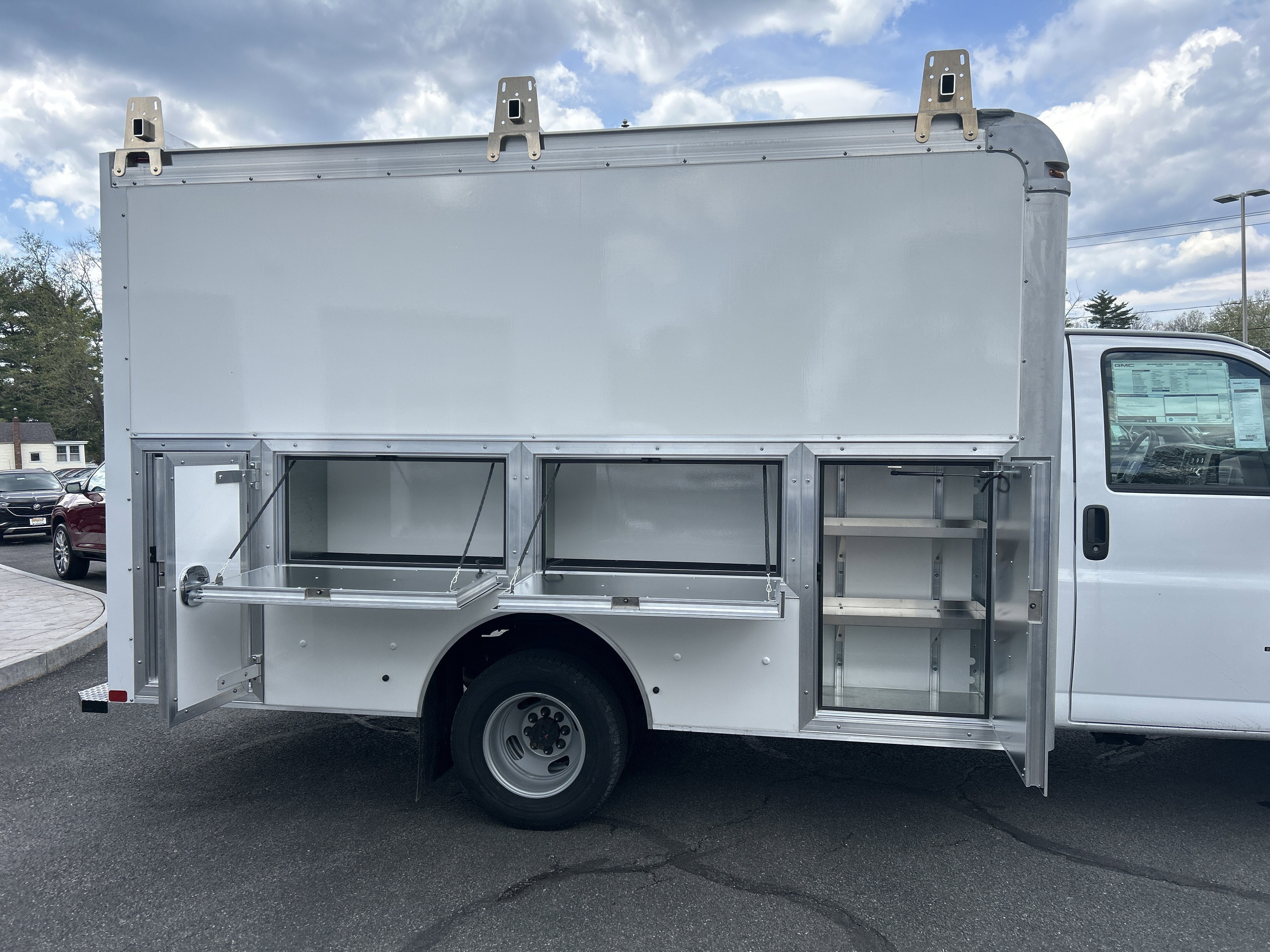 2026 GMC Savana Cutaway 3500 1WT