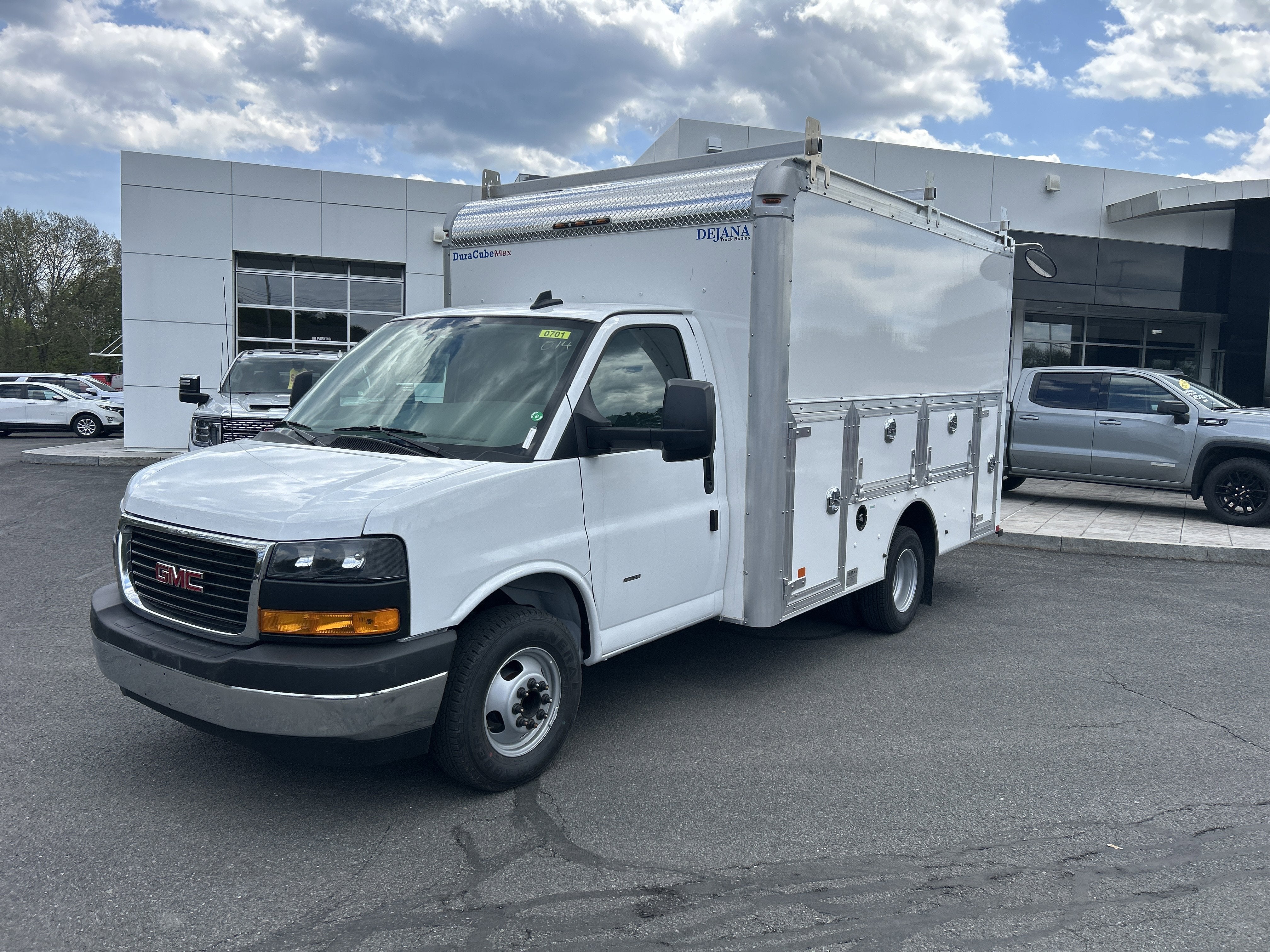 2026 GMC Savana Cutaway 3500 1WT