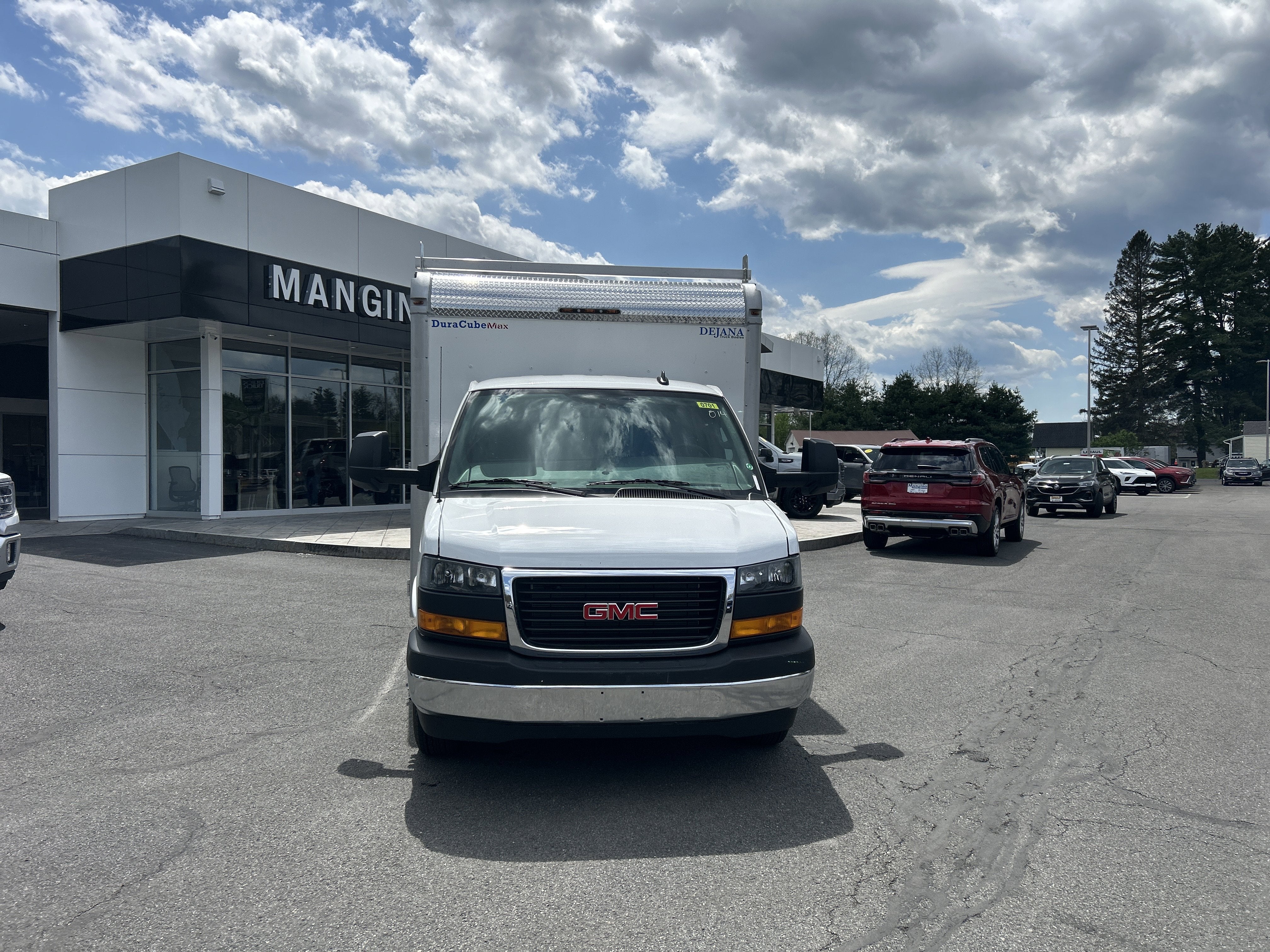 2026 GMC Savana Cutaway 3500 1WT