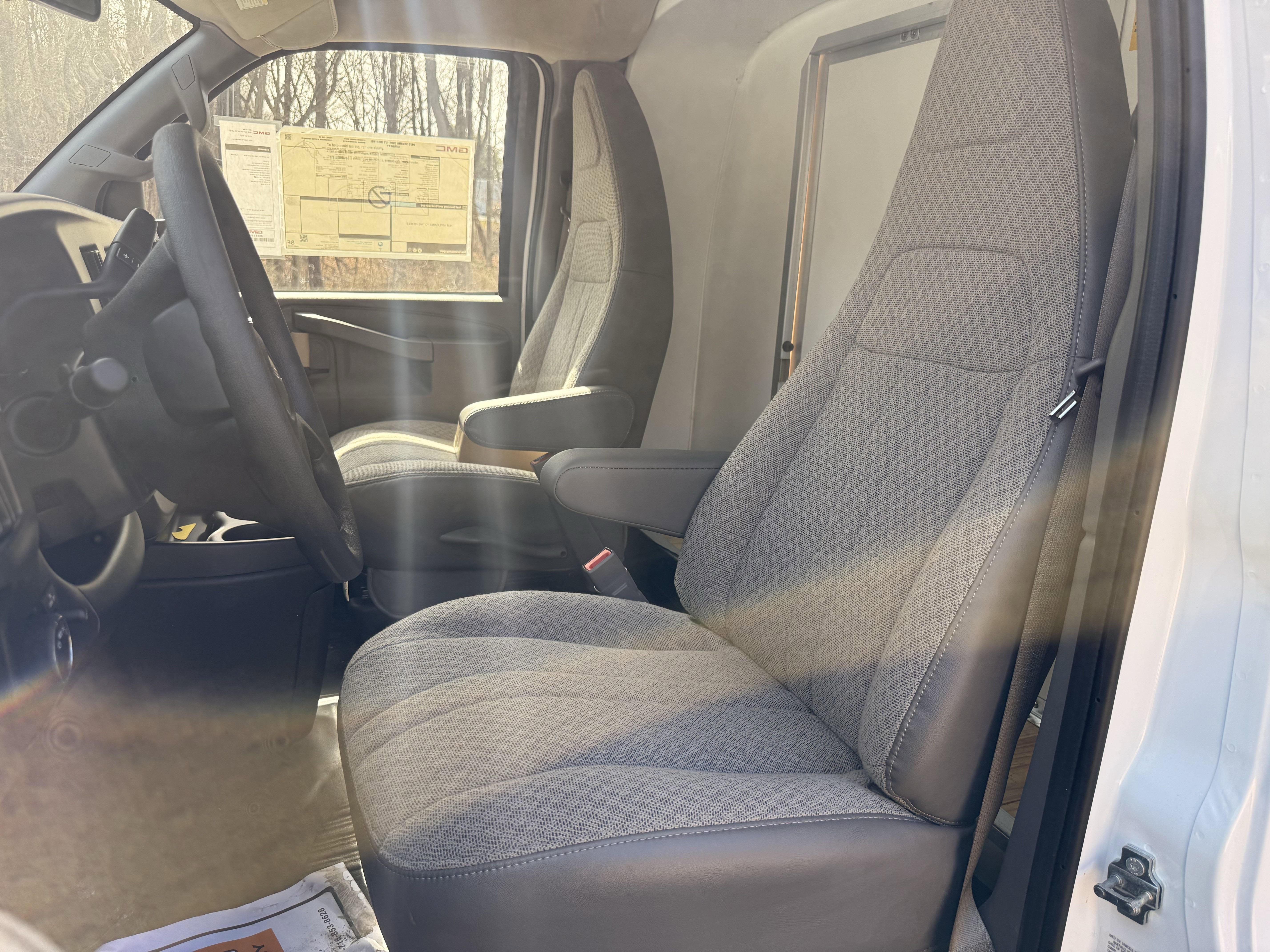 2025 GMC Savana Cutaway 3500 1WT