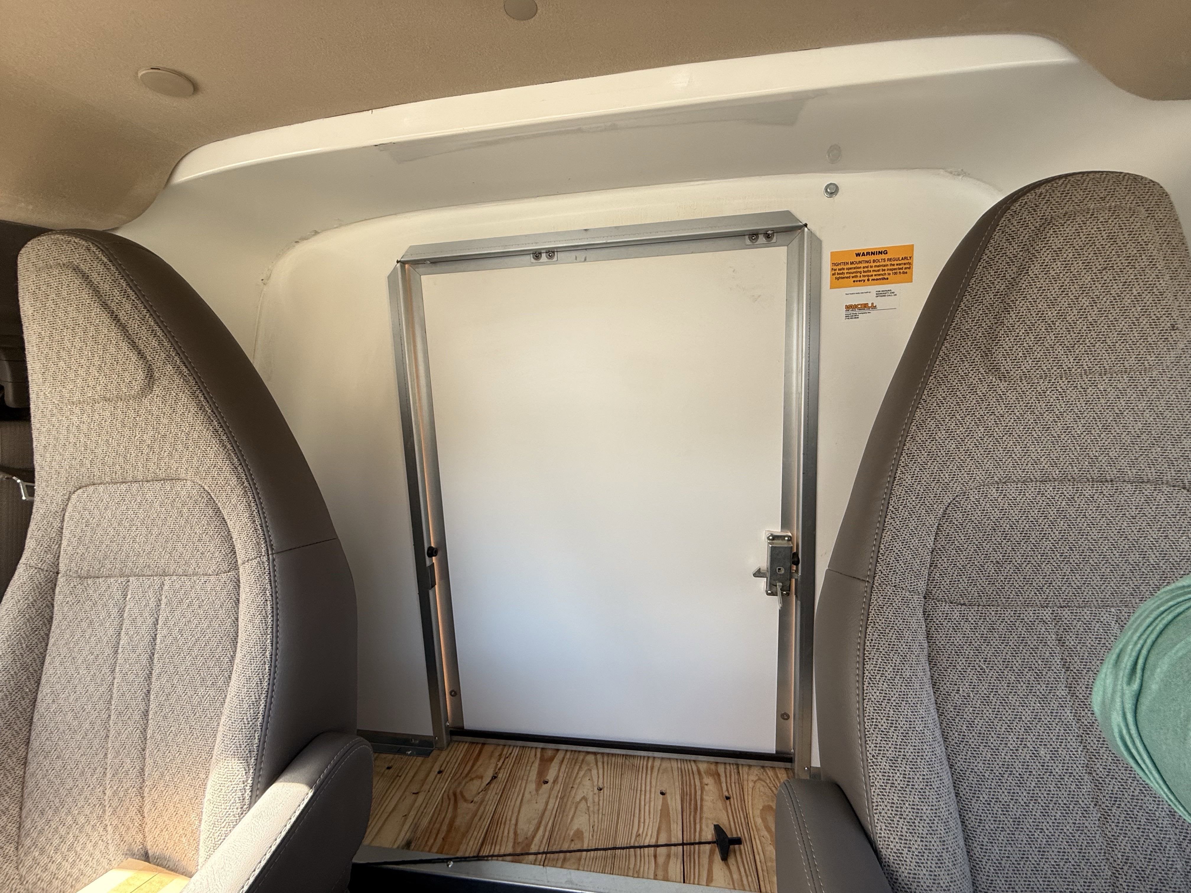 2025 GMC Savana Cutaway 3500 1WT