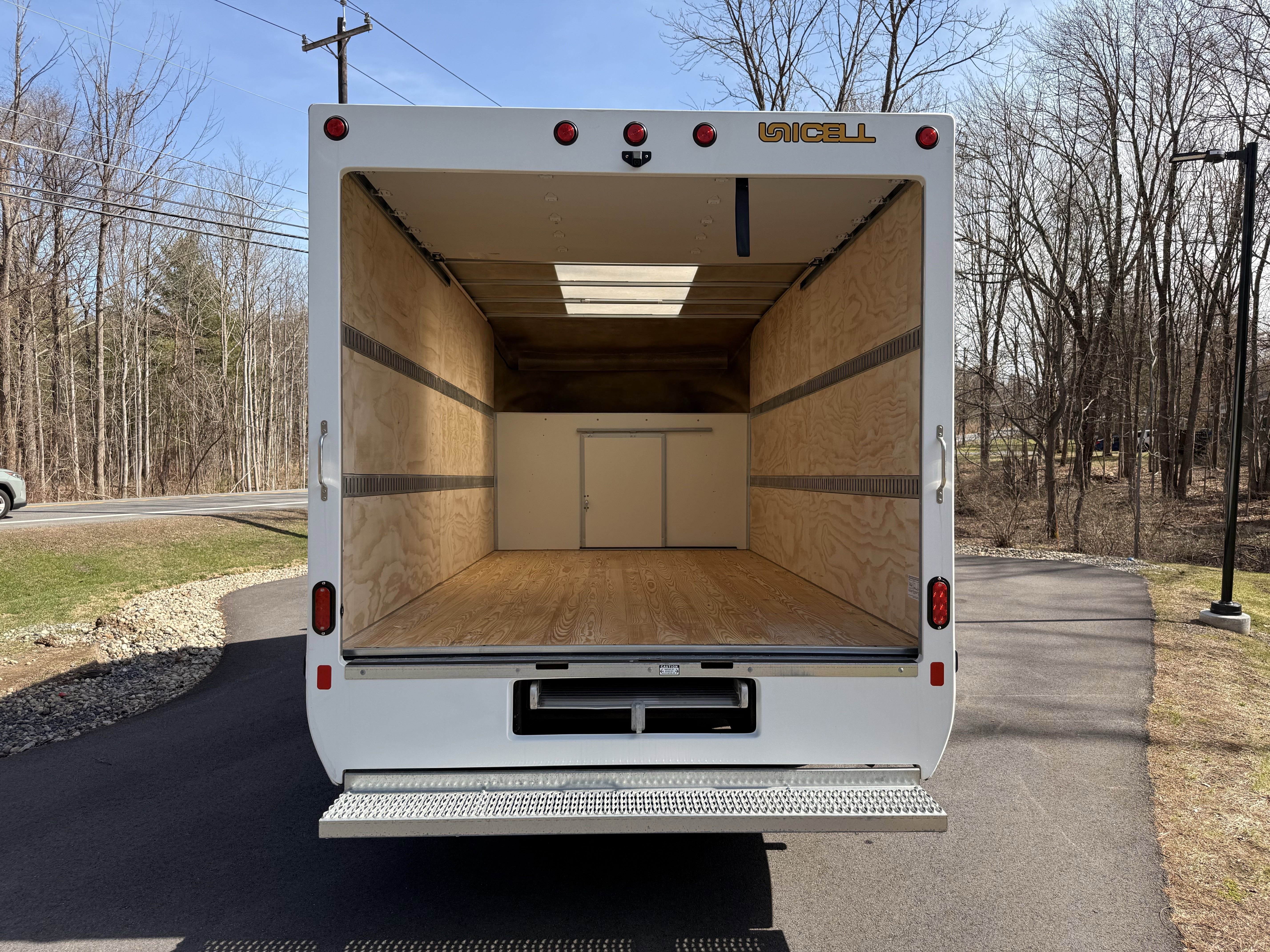 2025 GMC Savana Cutaway 3500 1WT