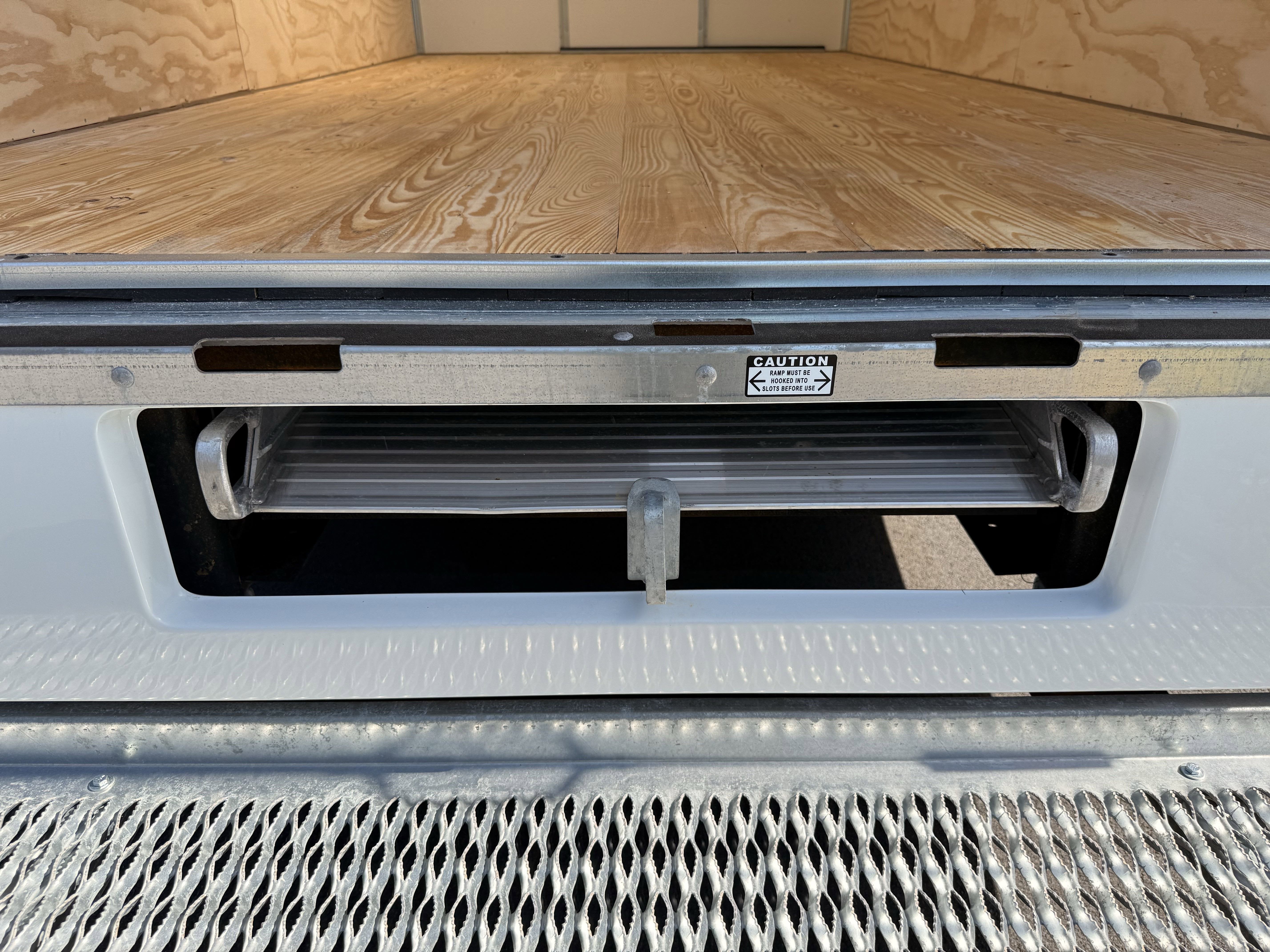 2025 GMC Savana Cutaway 3500 1WT