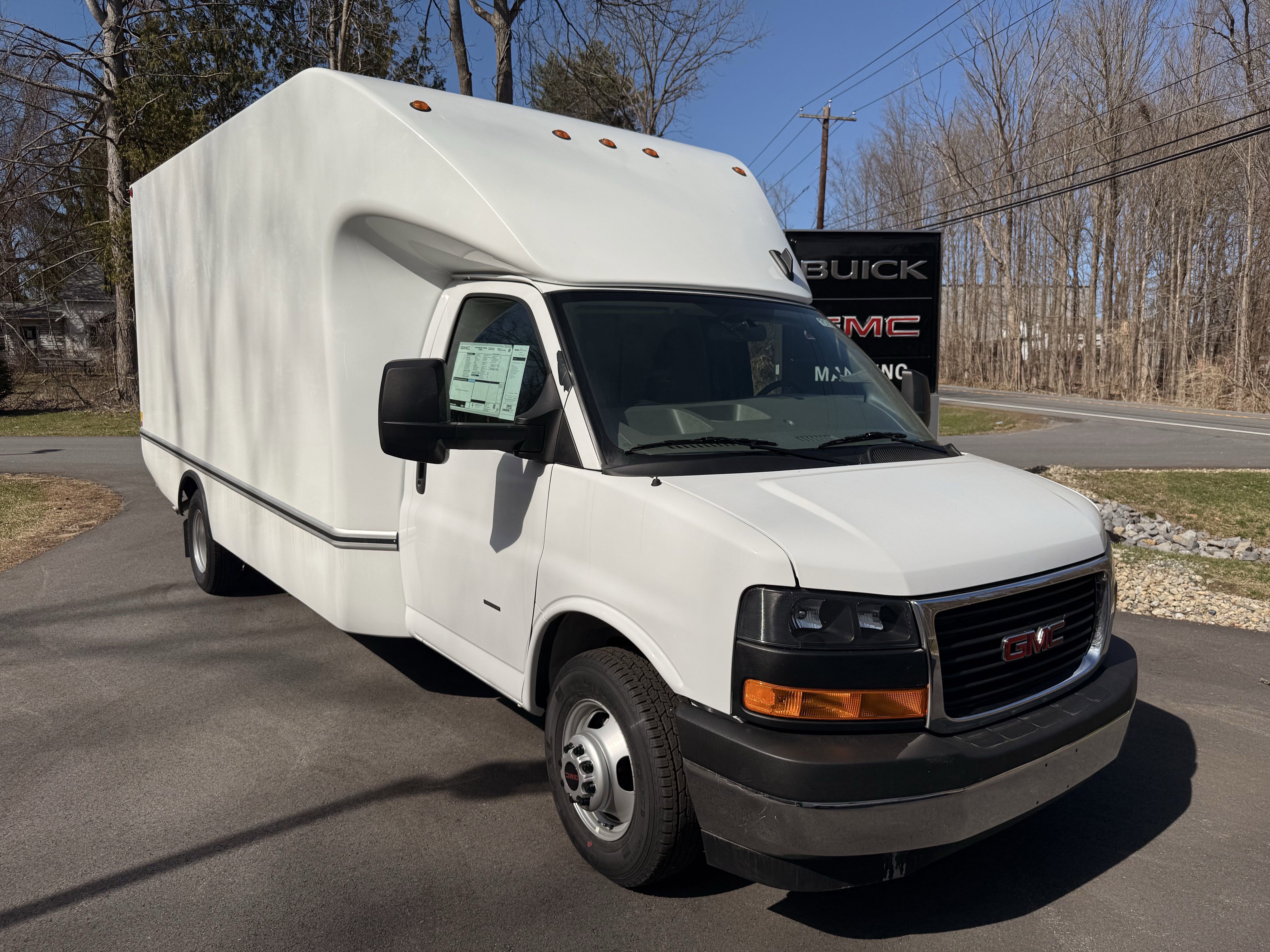 2025 GMC Savana Cutaway 3500 1WT