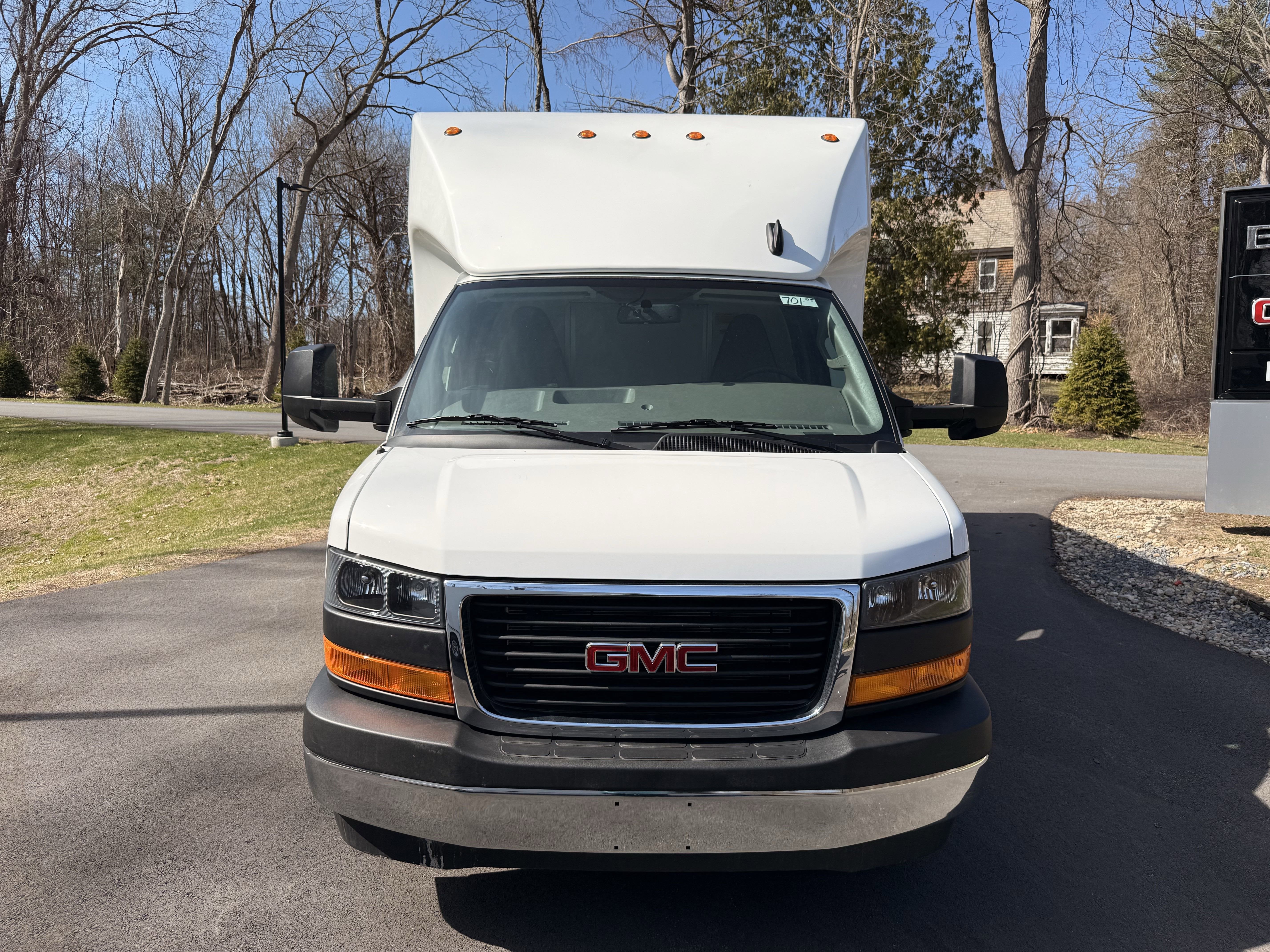 2025 GMC Savana Cutaway 3500 1WT