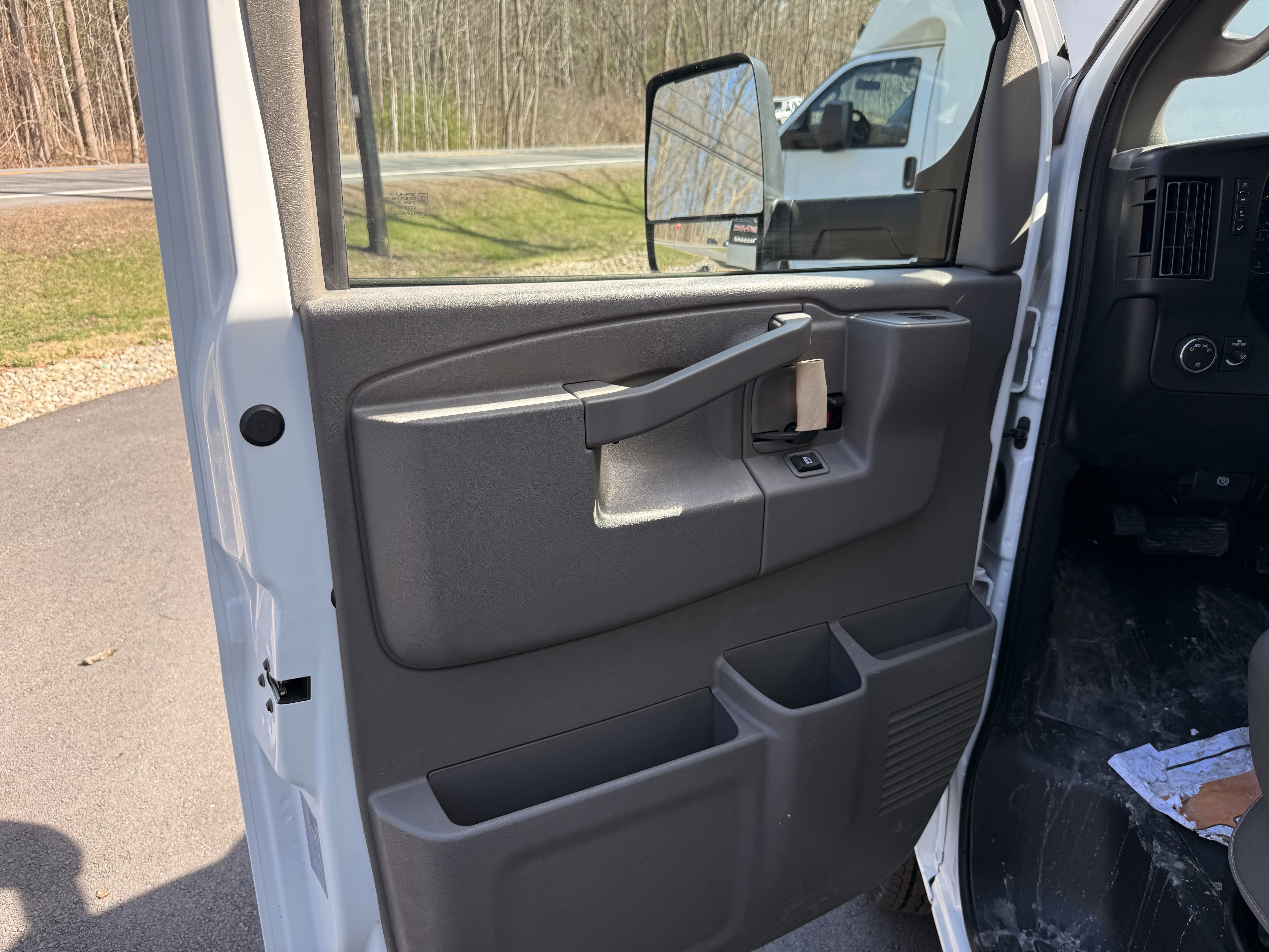 2025 GMC Savana Cutaway 3500 1WT