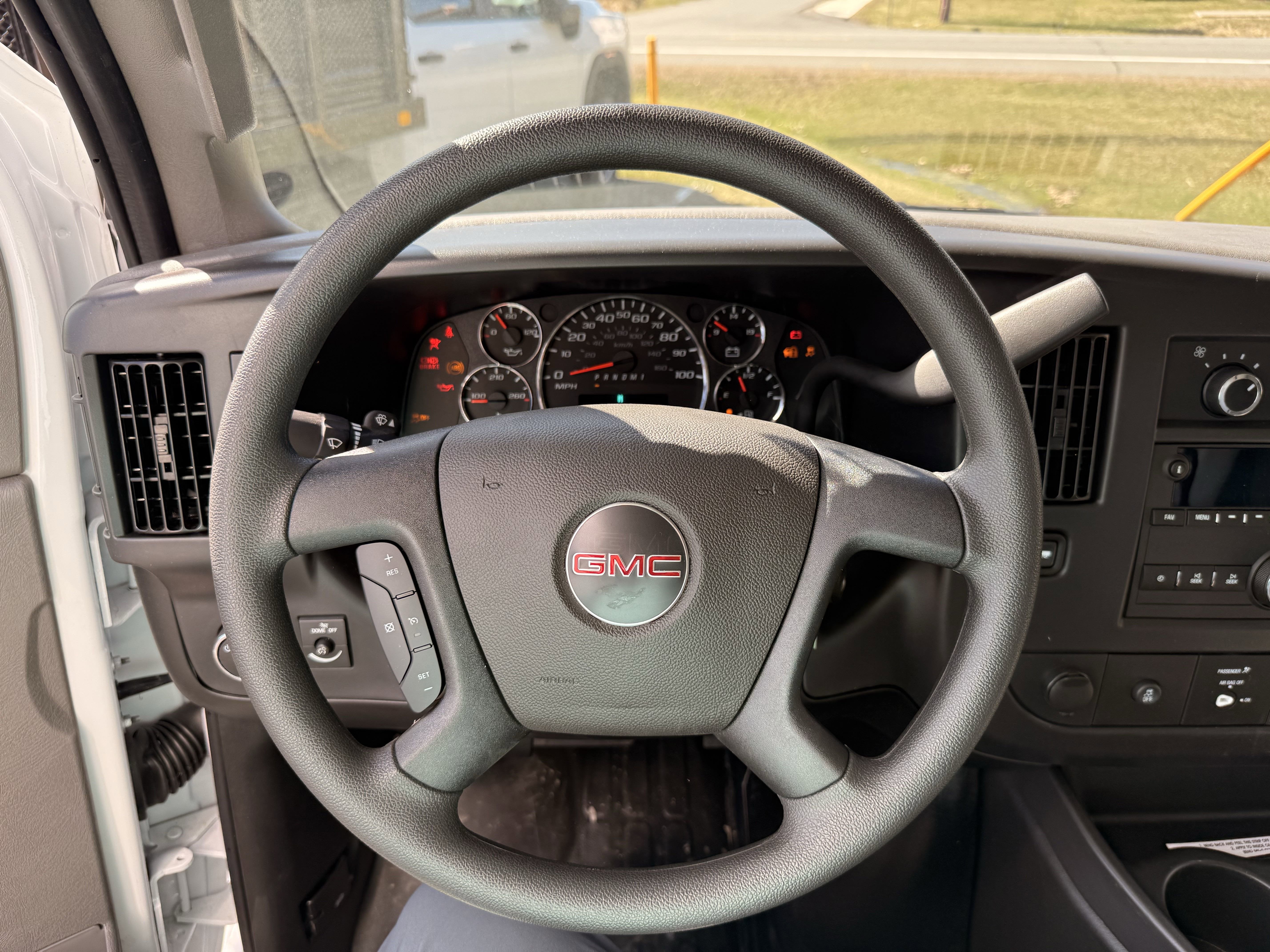 2025 GMC Savana Cutaway 4500 2WT