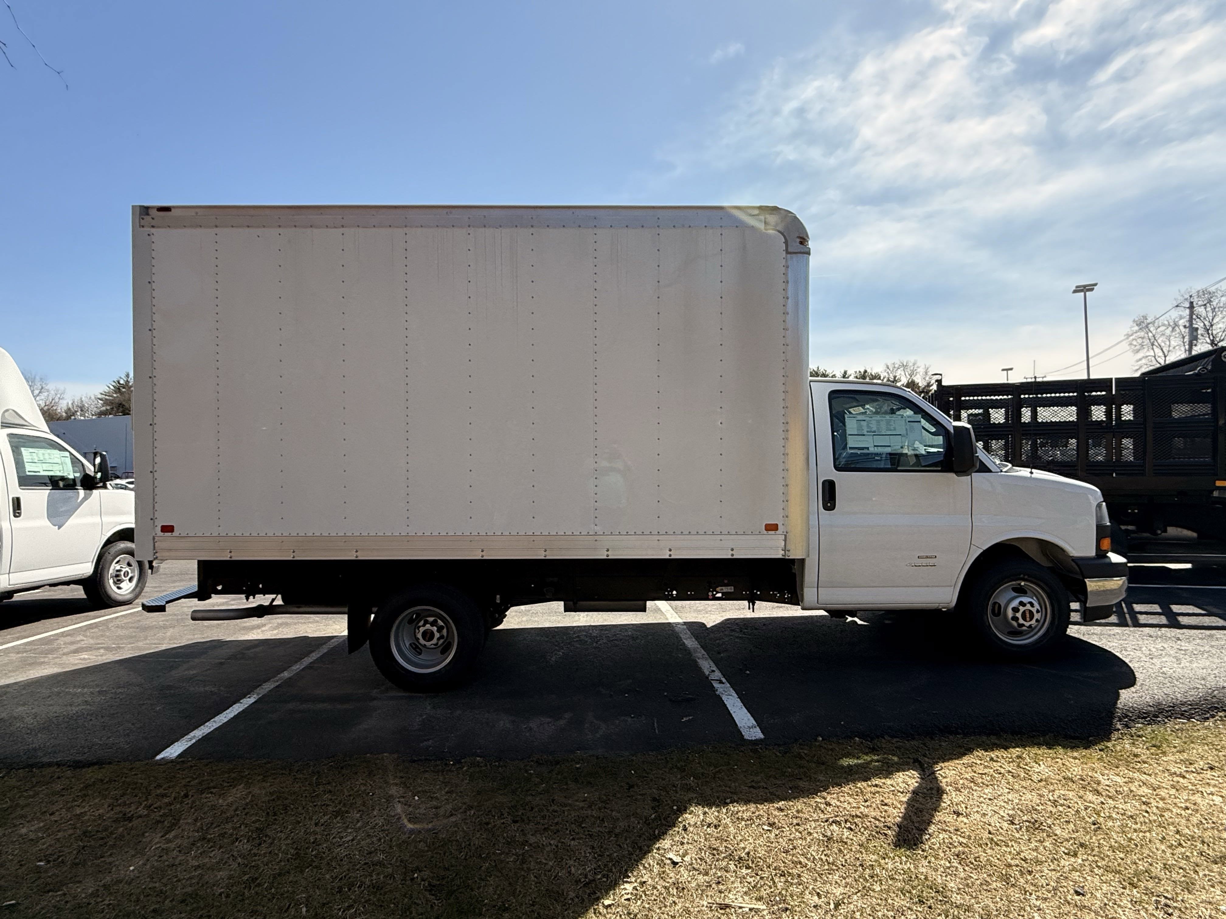 2025 GMC Savana Cutaway 4500 2WT